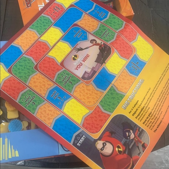 Disney Incredibles 2 busy book w/10 game pieces - Picture 5 of 7